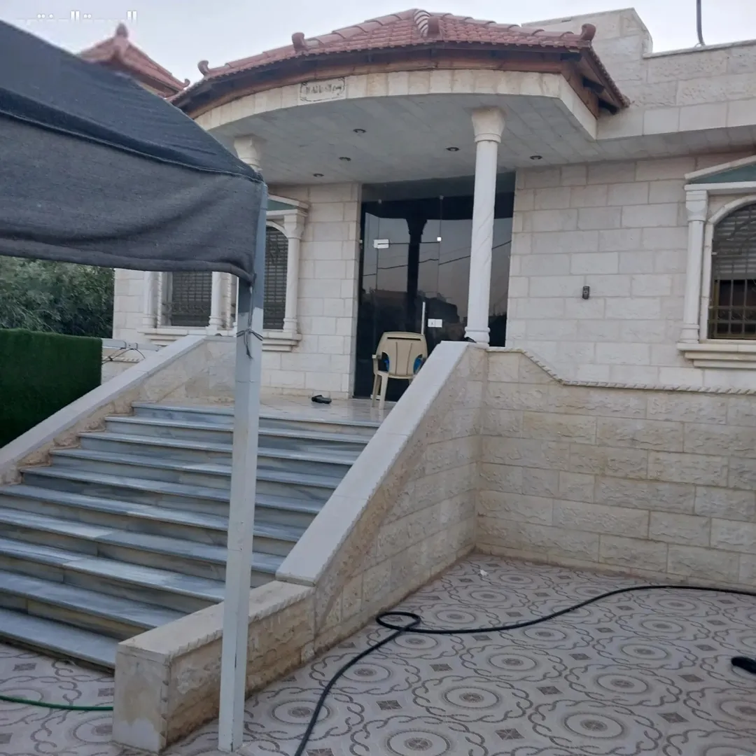 منزل مستقل للبيع في مادبا – طابقين بتشطيبات فاخرة