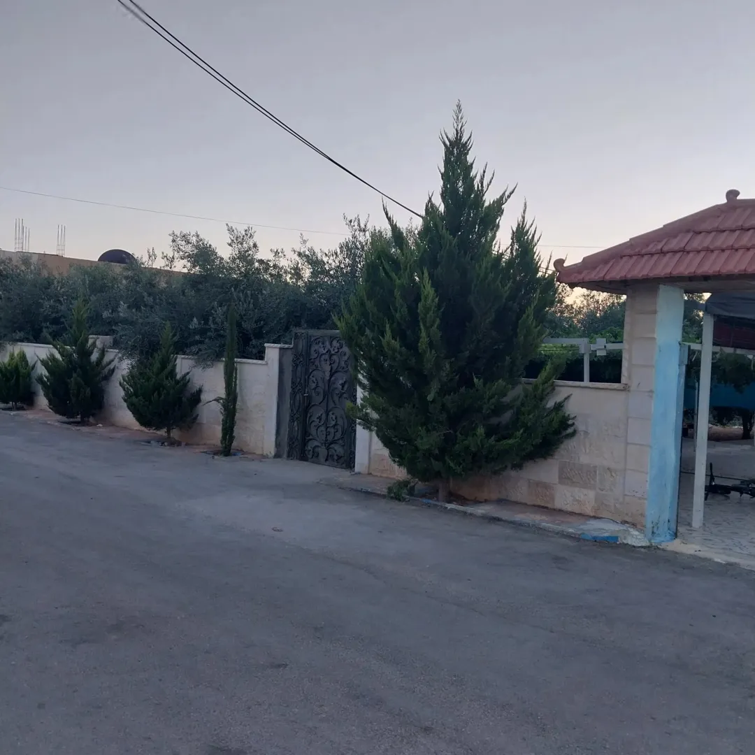 منزل مستقل للبيع في مادبا – طابقين بتشطيبات فاخرة