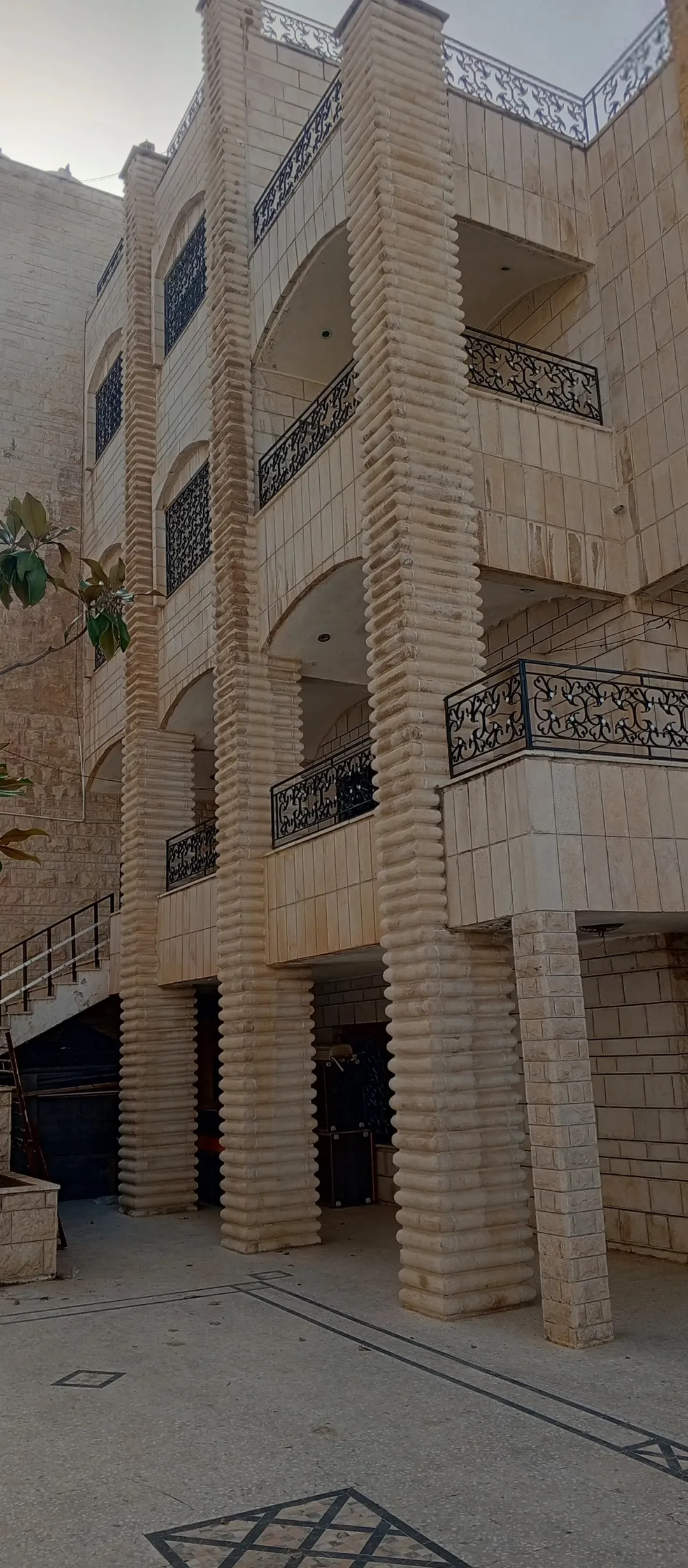 فيلا فاخرة للبيع في منطقة الرابية – عمان