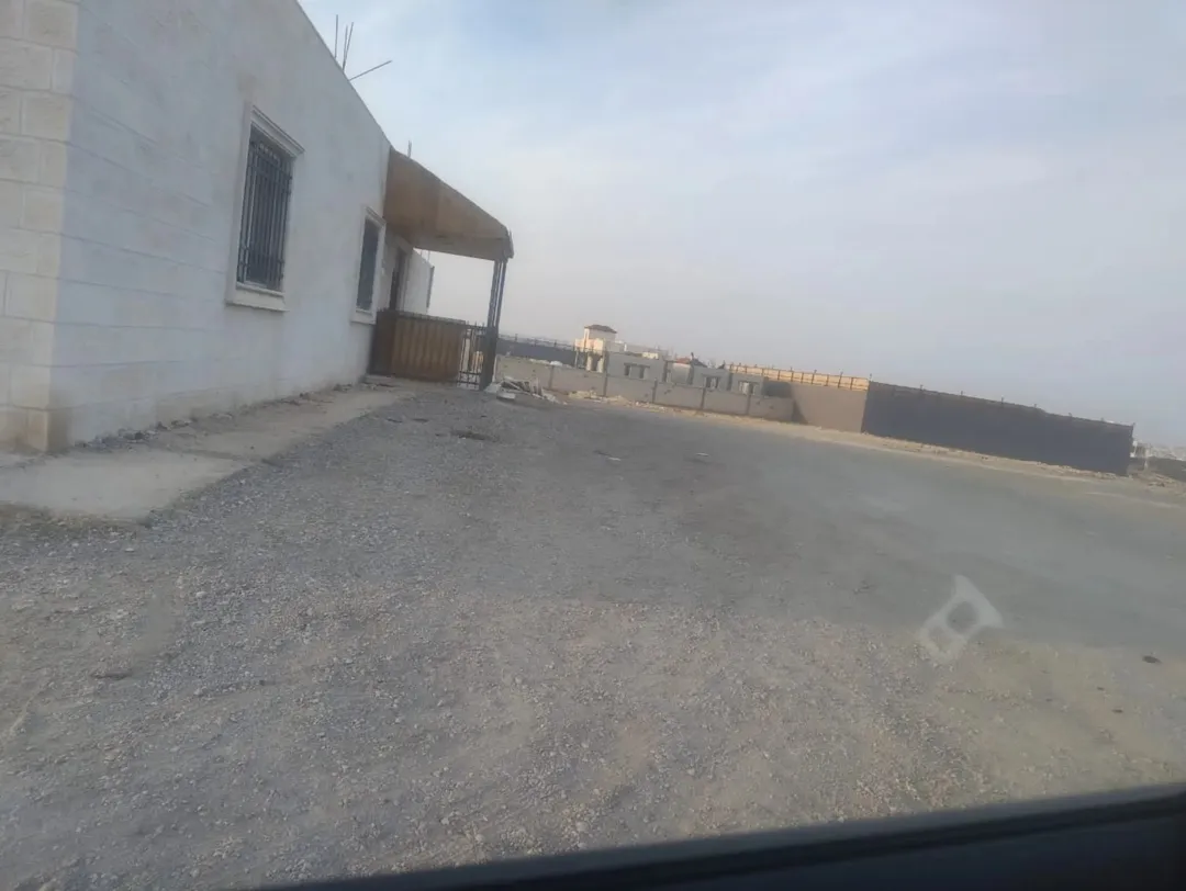 ارض للبيع في حي الجندي