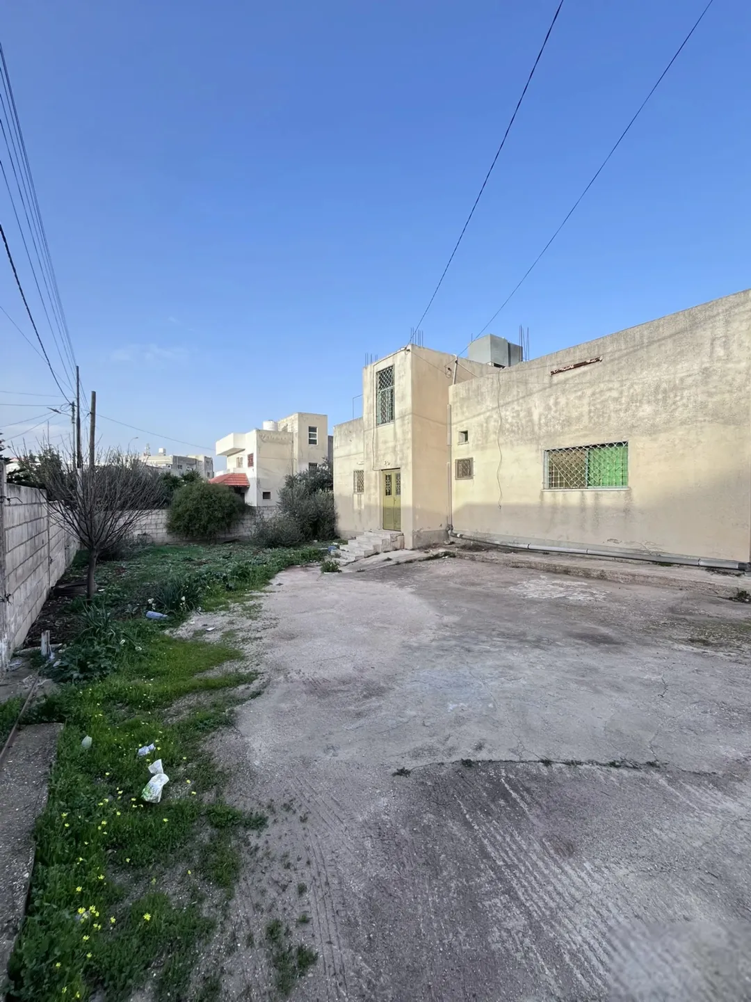 بيت مستقل للبيع / اربد دوار الروضه شارع الثلاثين