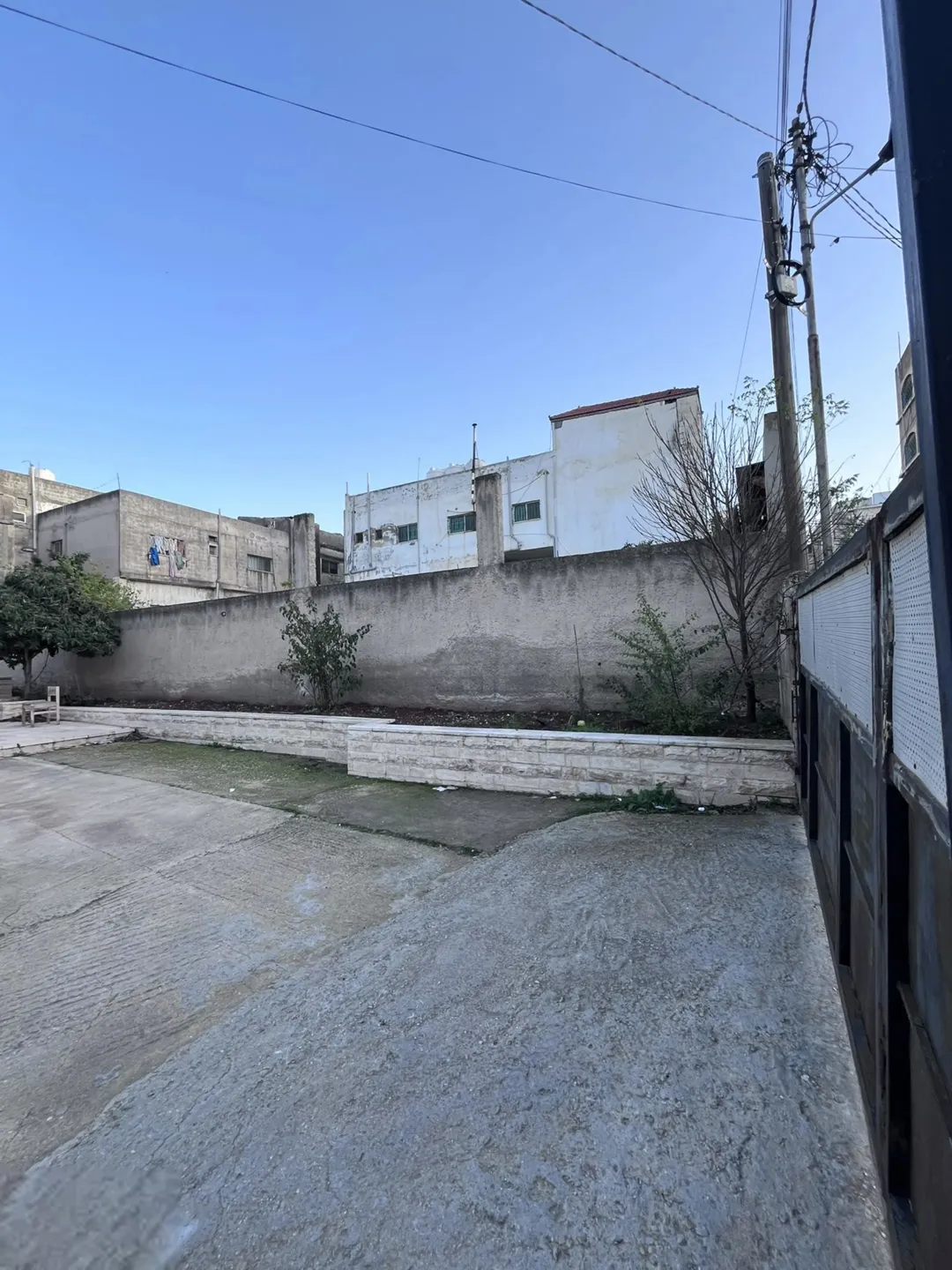 بيت مستقل للبيع / اربد دوار الروضه شارع الثلاثين