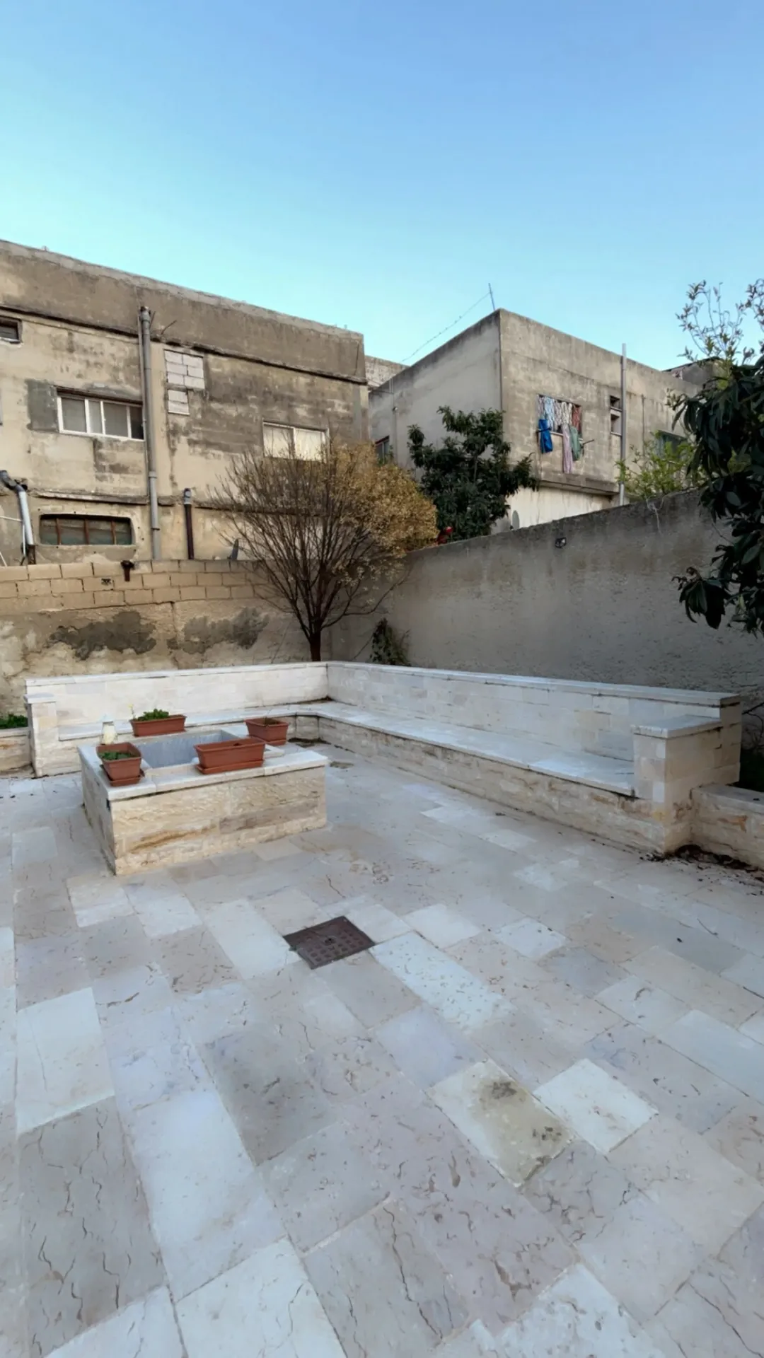بيت مستقل للبيع / اربد دوار الروضه شارع الثلاثين