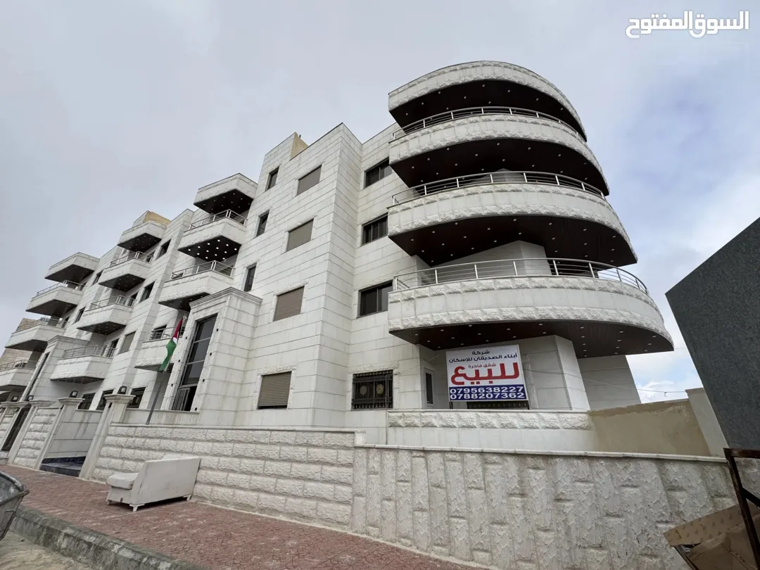 شقة فاخرة للبيع في أبو علندا طابق أول