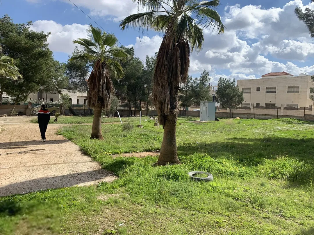 قصر للبيع المفرق حي الحسبان
