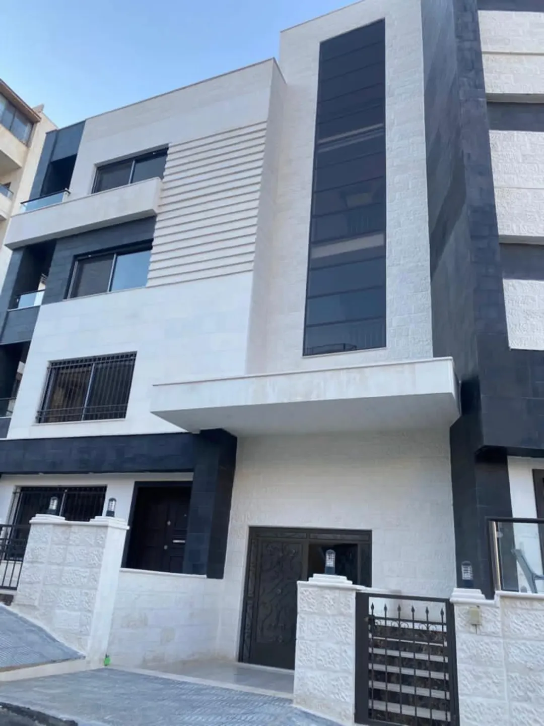 روف مفروش بالكامل للإيجار في الجبيهة، عمان