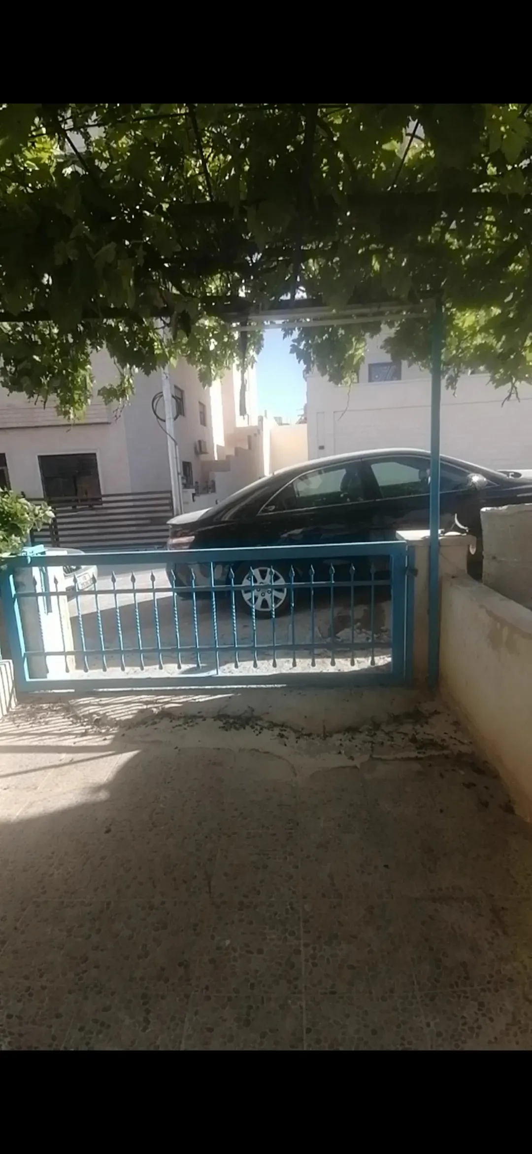 شقة ارضيك بحال الوكالة غير مستهلكك مطبخ راكب وصحي وتمديدات حديثك غير مستخدمة