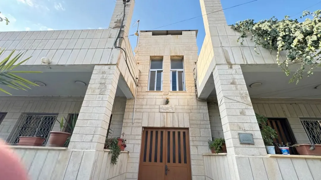 منزل مستقل للبيع في ماركا الشمالية بمساحة أرض واسعة