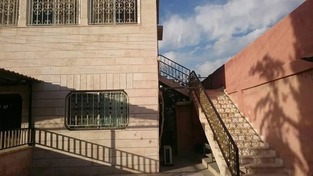 منزل طابقين للبيع