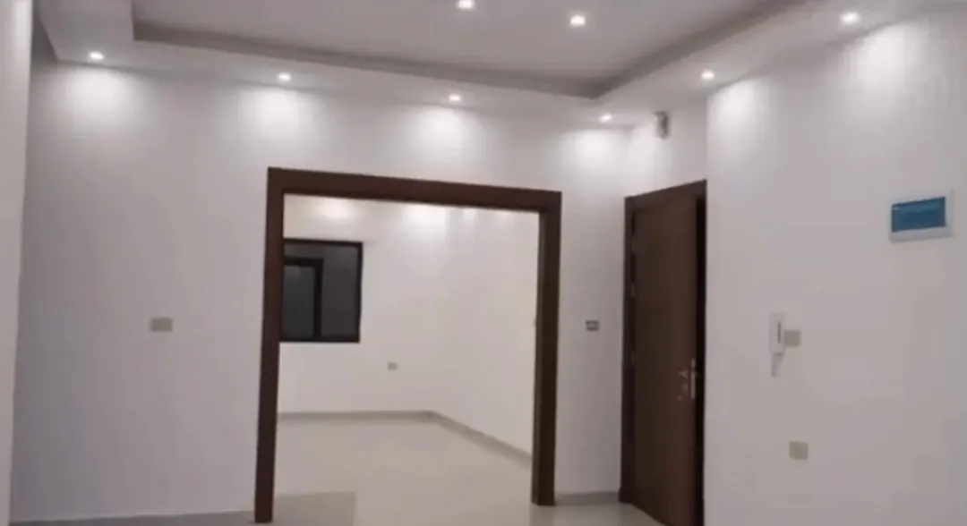 شقق فاخره للبيع موقع استراتيجي في ضاحيه الاميره هيا طريق بيرين-عمان