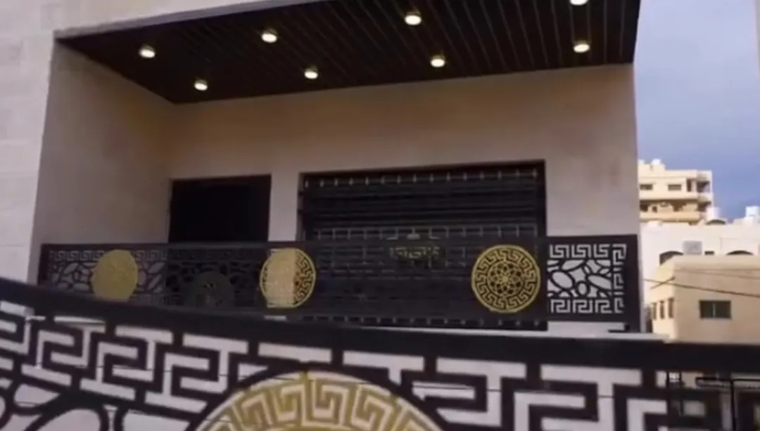 شقق فاخره للبيع موقع استراتيجي في ضاحيه الاميره هيا طريق بيرين-عمان