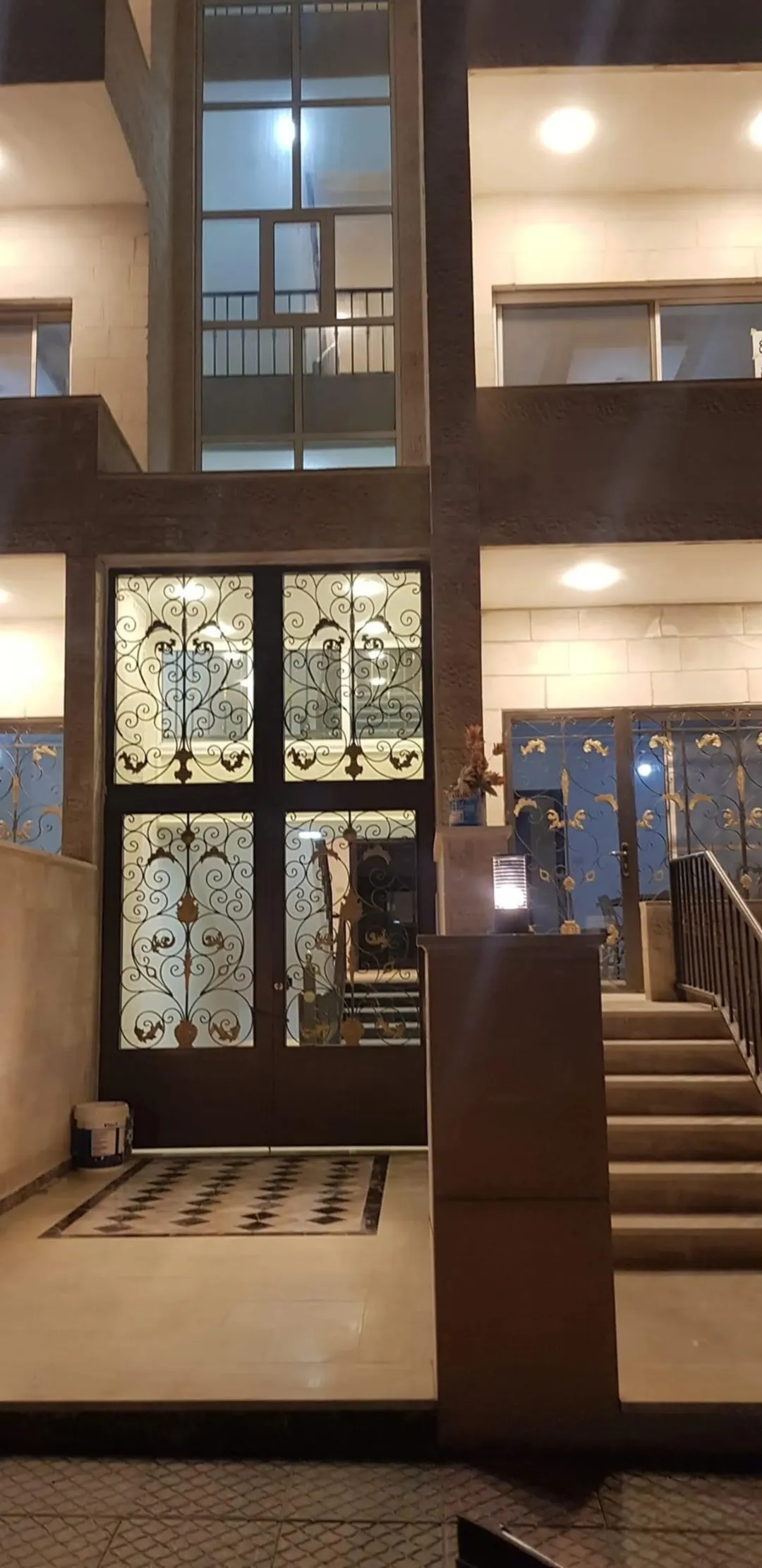 شقة مميزة للبيع في الطابق الأول – الكوم الغربي