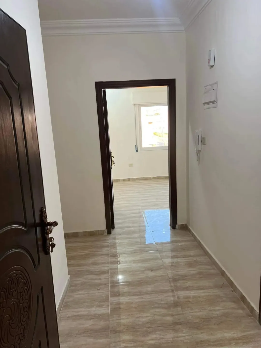 شقة مميزة للبيع في الطابق الأول – الكوم الغربي