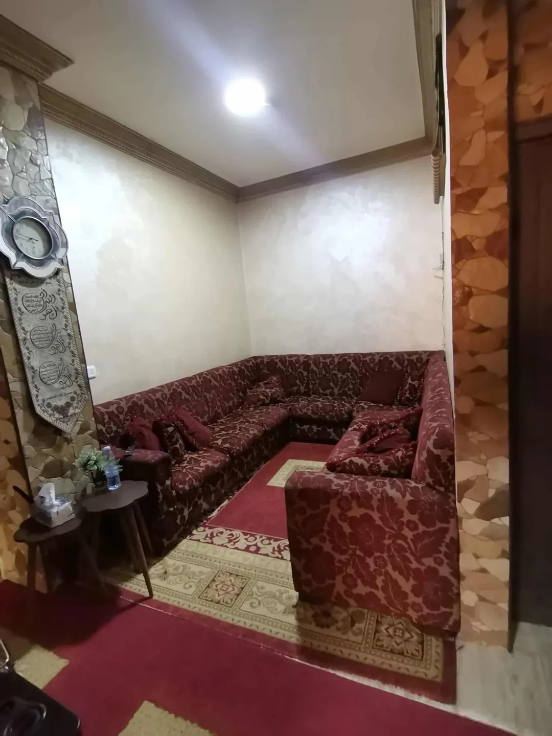 شقة للبيع طابق ثاني بموقع مميز وبسعر مغري في الهاشمي الشمالي مباشرة