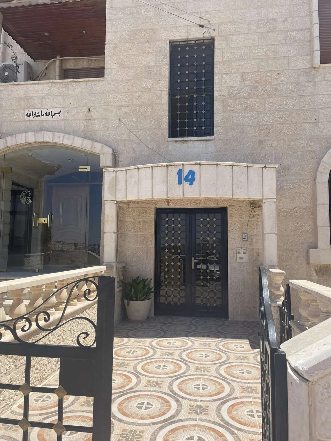 شقة فاخرة مفروشة في قلب ضاحية الرشيد مطلة ساحرة على شارع الجامعة – عمان الاردن | ID 573898