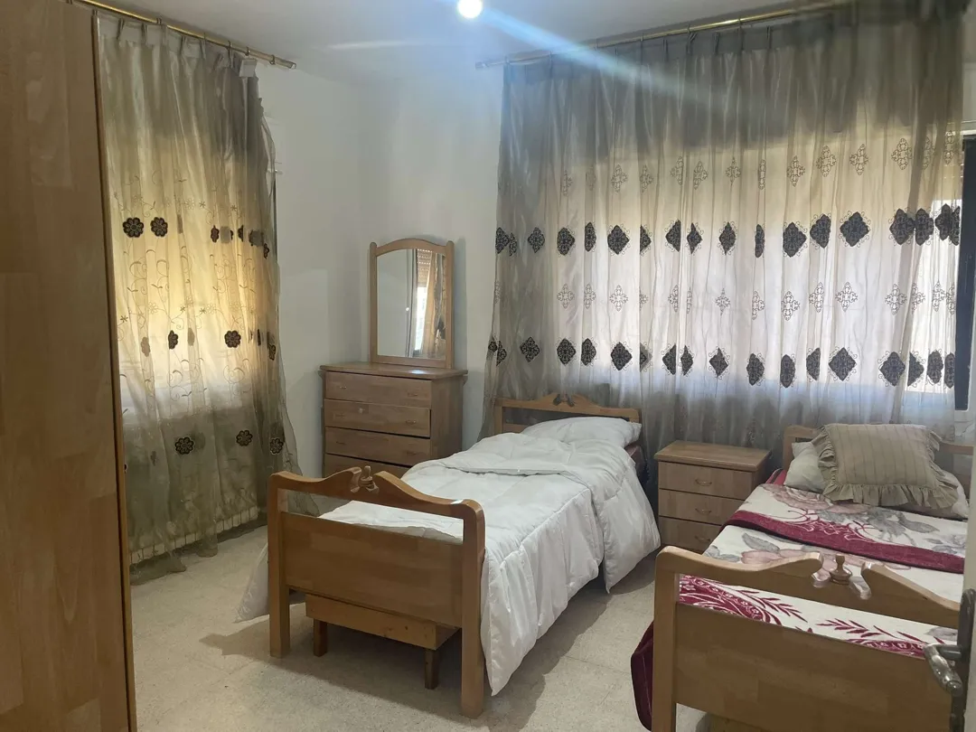 شقة فاخرة مفروشة في قلب ضاحية الرشيد مطلة ساحرة على شارع الجامعة – عمان الاردن | ID 573898