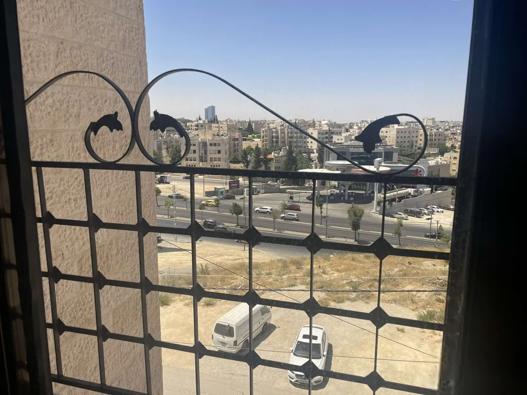 شقة فاخرة مفروشة في قلب ضاحية الرشيد مطلة ساحرة على شارع الجامعة – عمان الاردن | ID 573898