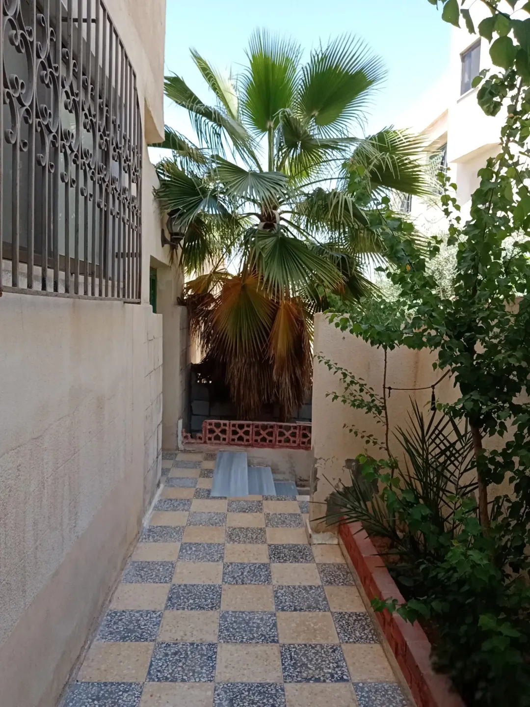 شقة مميزة للبيع في الرصيفة – إسكان طلال