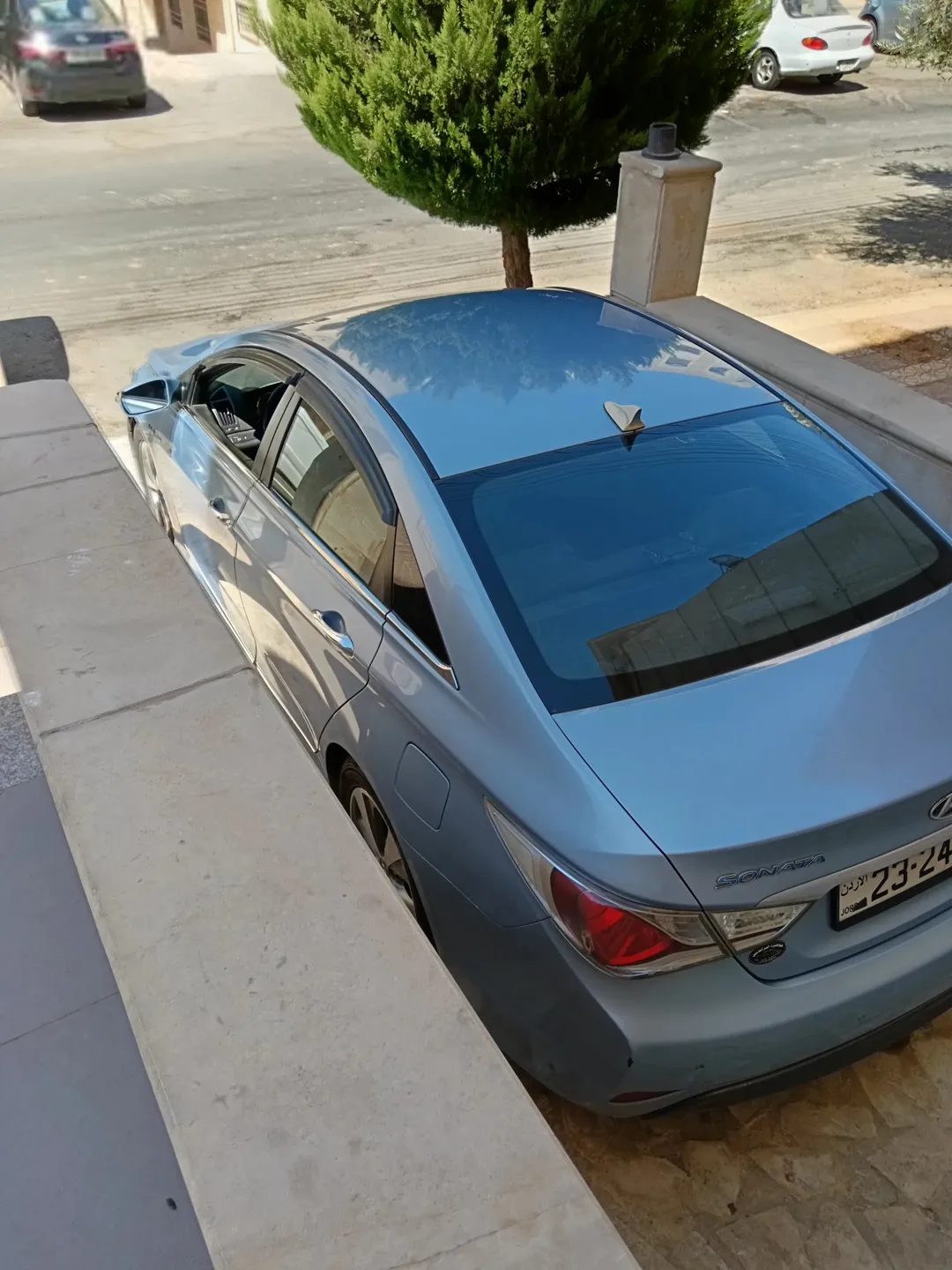 شقة طابق ارضي في ضاحية الامير حسن مساحتها 131 ويتبع لها تراس