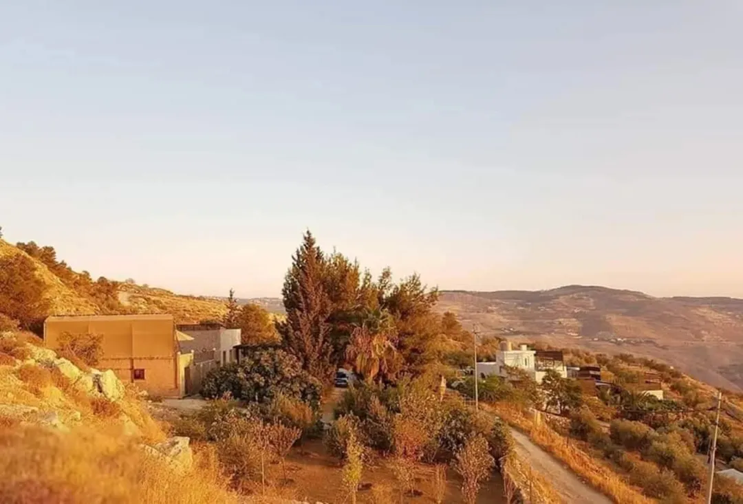 مزرعة مع مسبح في عمان ابو السوس للبيع