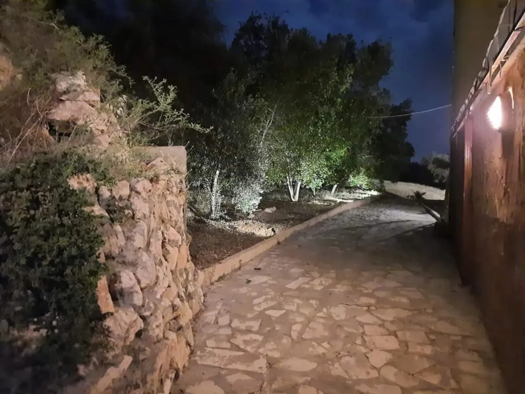 مزرعة مع مسبح في عمان ابو السوس للبيع