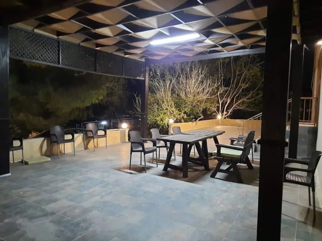 مزرعة مع مسبح في عمان ابو السوس للبيع