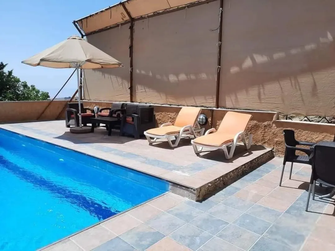 مزرعة مع مسبح في عمان ابو السوس للبيع