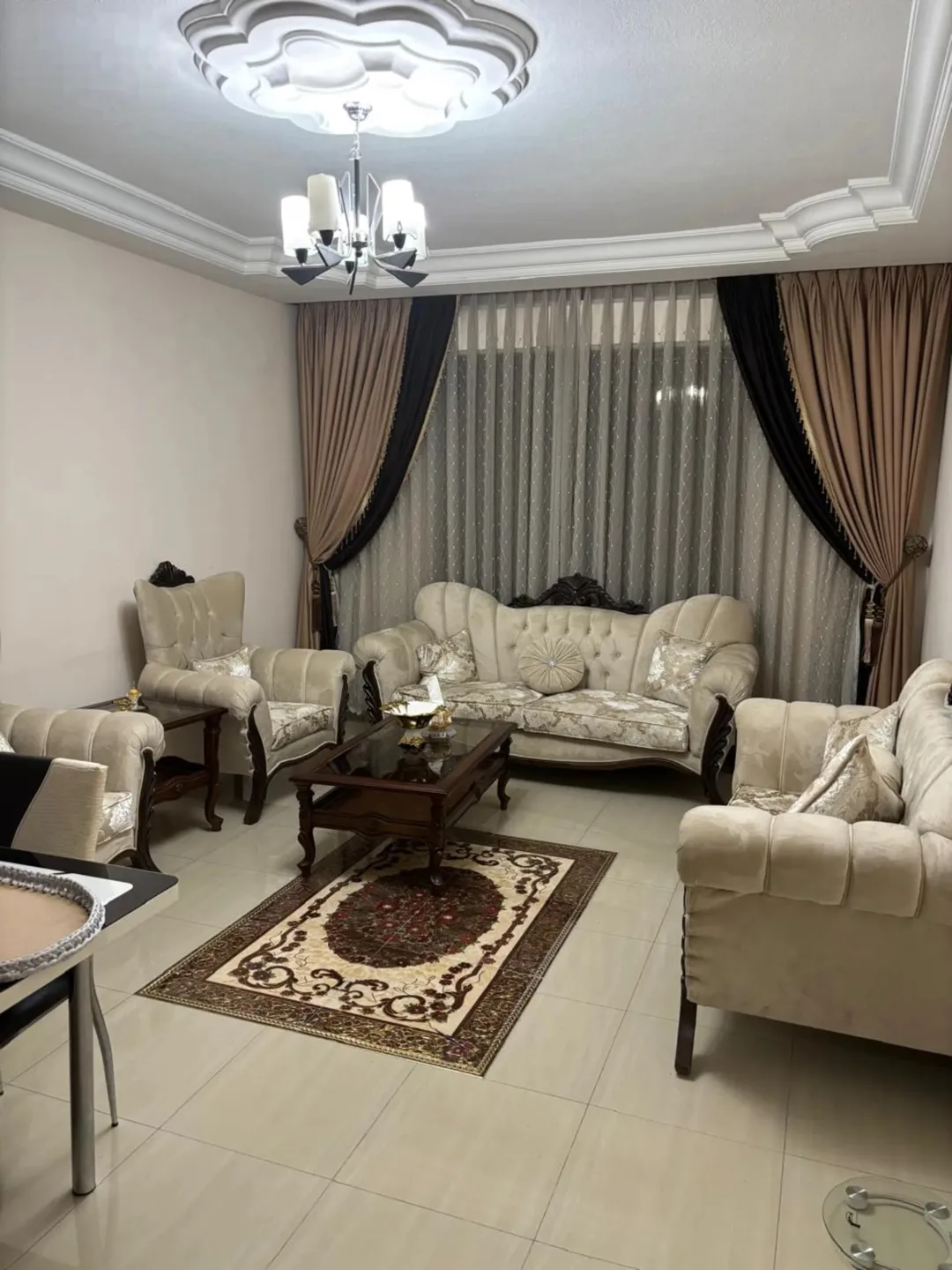 شقة للبيع في المدينه الرياضيه بحالة ممتازة بسعر جيد