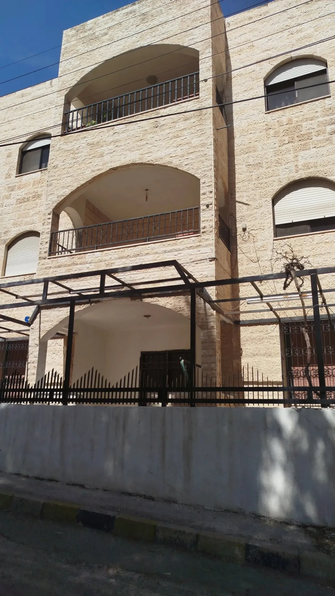 شقة للبيع في طبربور فرصة استثمارية أو سكنية مميزة
