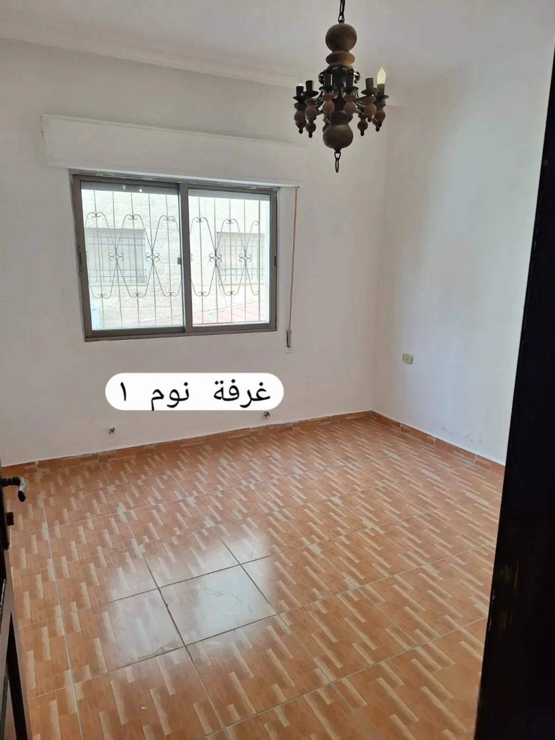 شقة ارضية خلفية داخلي 115م و خارجي 60م حديقة و ترس ضاحية الرشيد قرب ام زويتينة خلف ابو سويلم