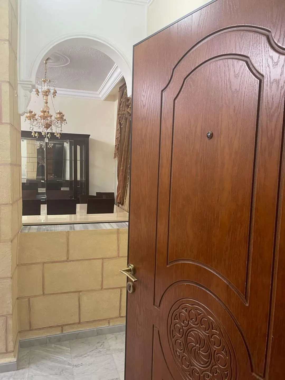 شقة مفروشة فاخرة للإيجار في ام السماق طابق أرضي – عمان الاردن