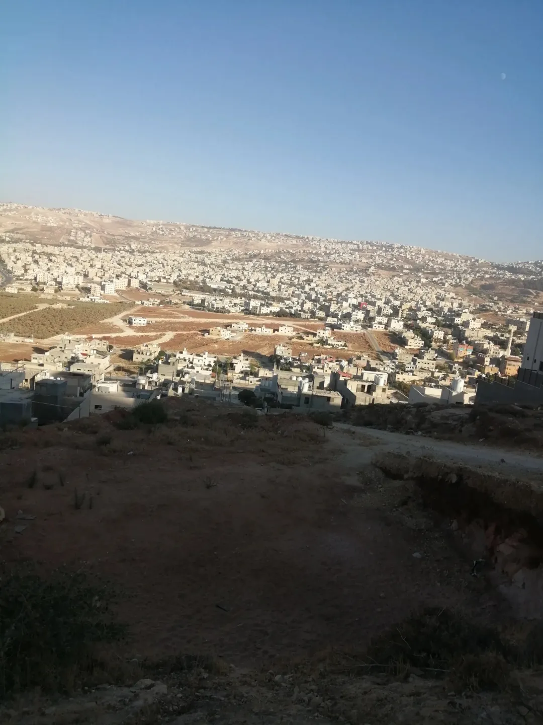 أرض للبيع في حي الياسمين – منطقة سكنية هادئة وجاهزة للبناء