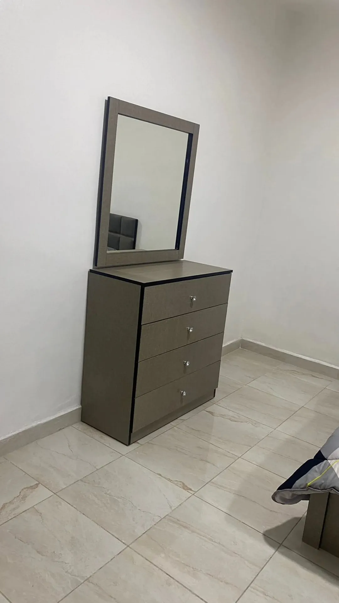 شقة مفروشة للايجار لعائلة صغيرة او طالبات او موظفات طبربور
