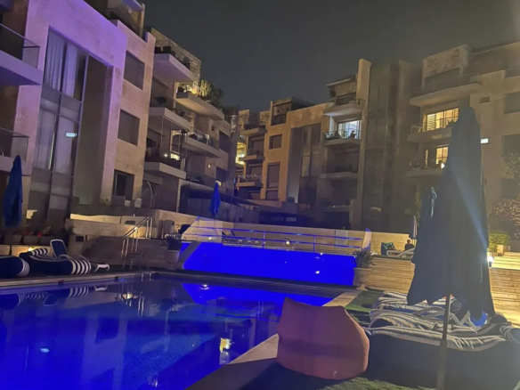شقة فاخرة مفروشة للإيجار في مجمع شلالات عبدون – عمان الاردن | ID 697941