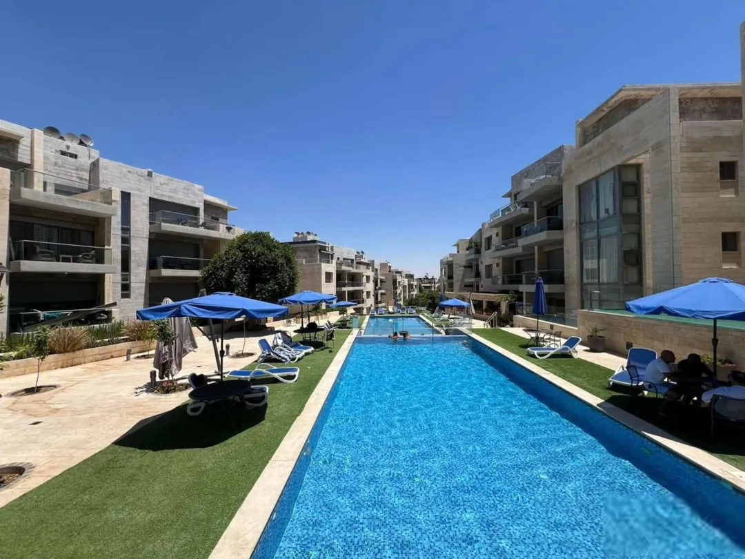 شقة فاخرة مفروشة للإيجار في مجمع شلالات عبدون – عمان الاردن | ID 697941