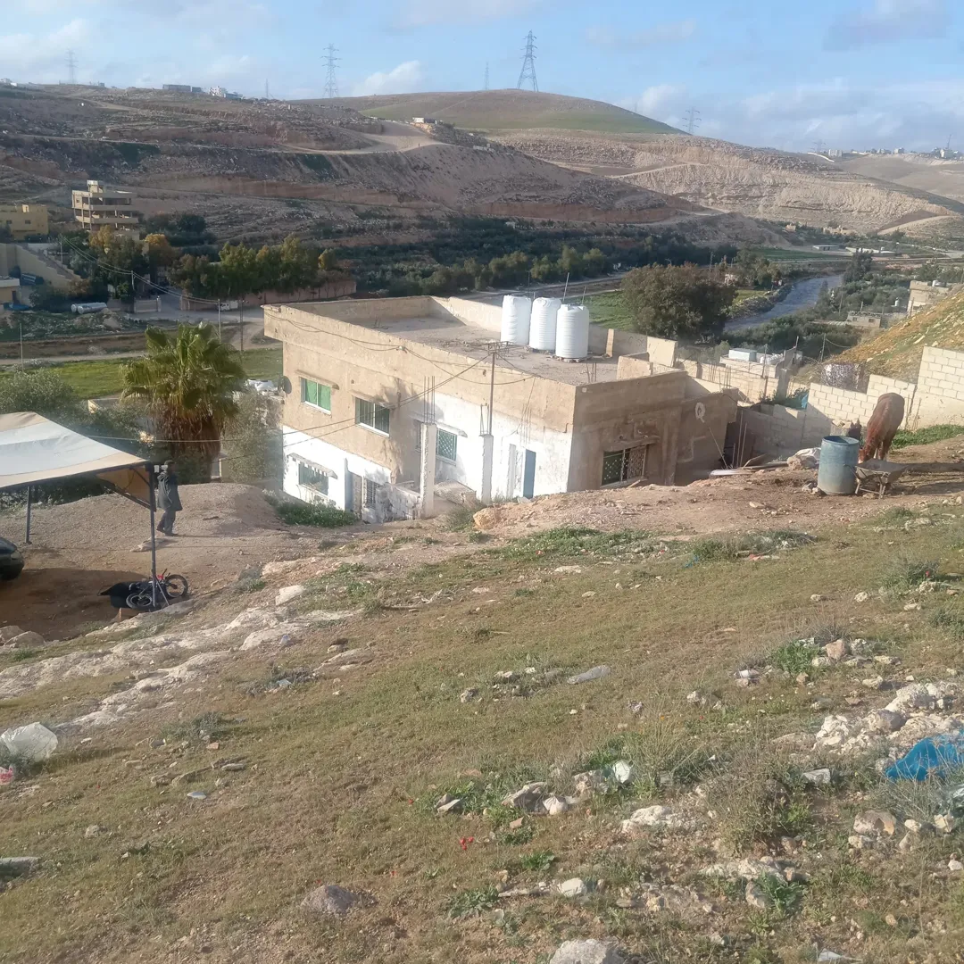 دار طابقين للبيع