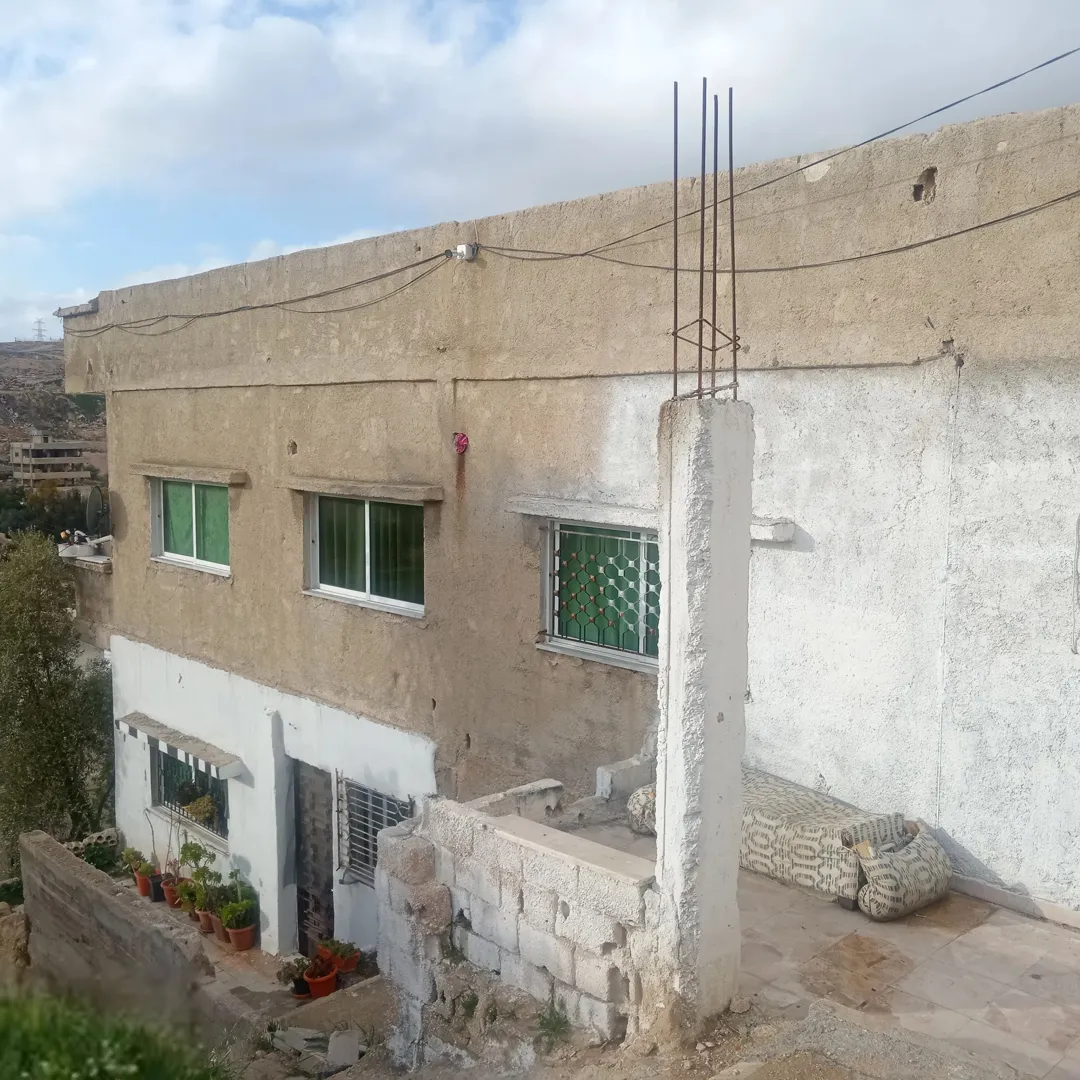 دار طابقين للبيع