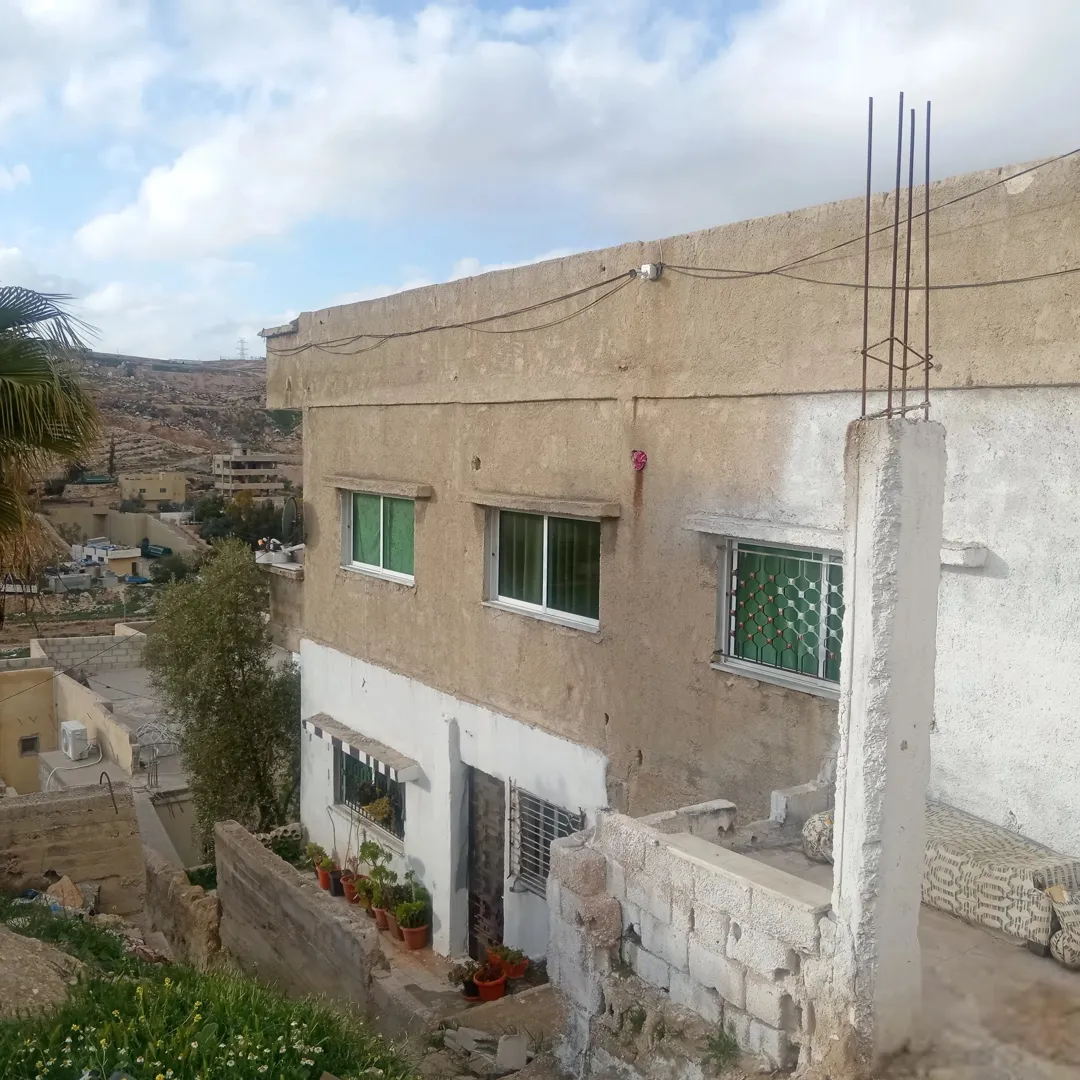 دار طابقين للبيع