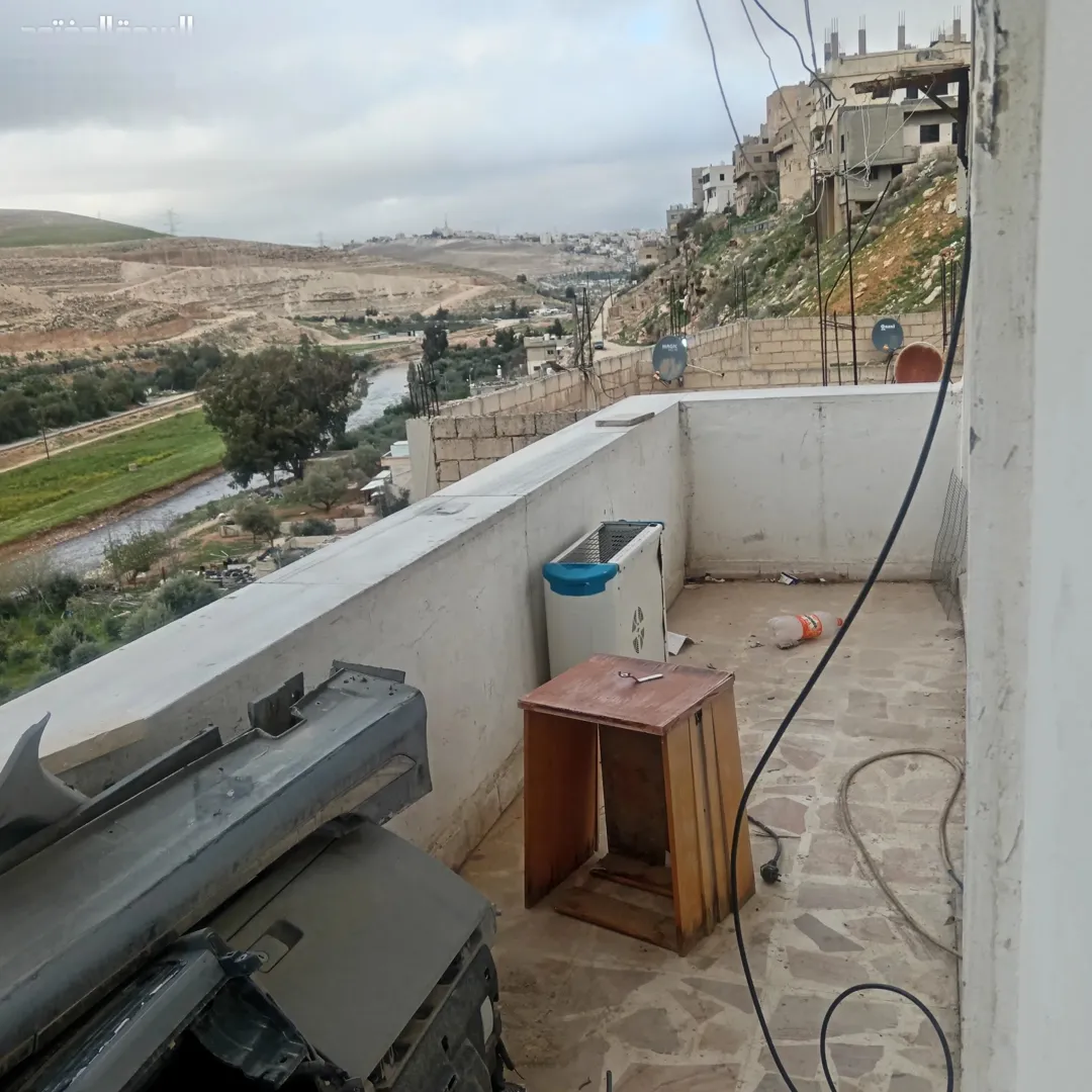 دار طابقين للبيع