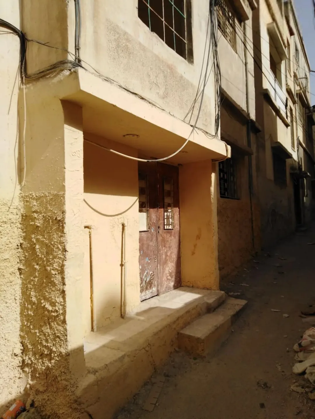 عمارة سكنية للبيع في الغويرية – الزرقاء