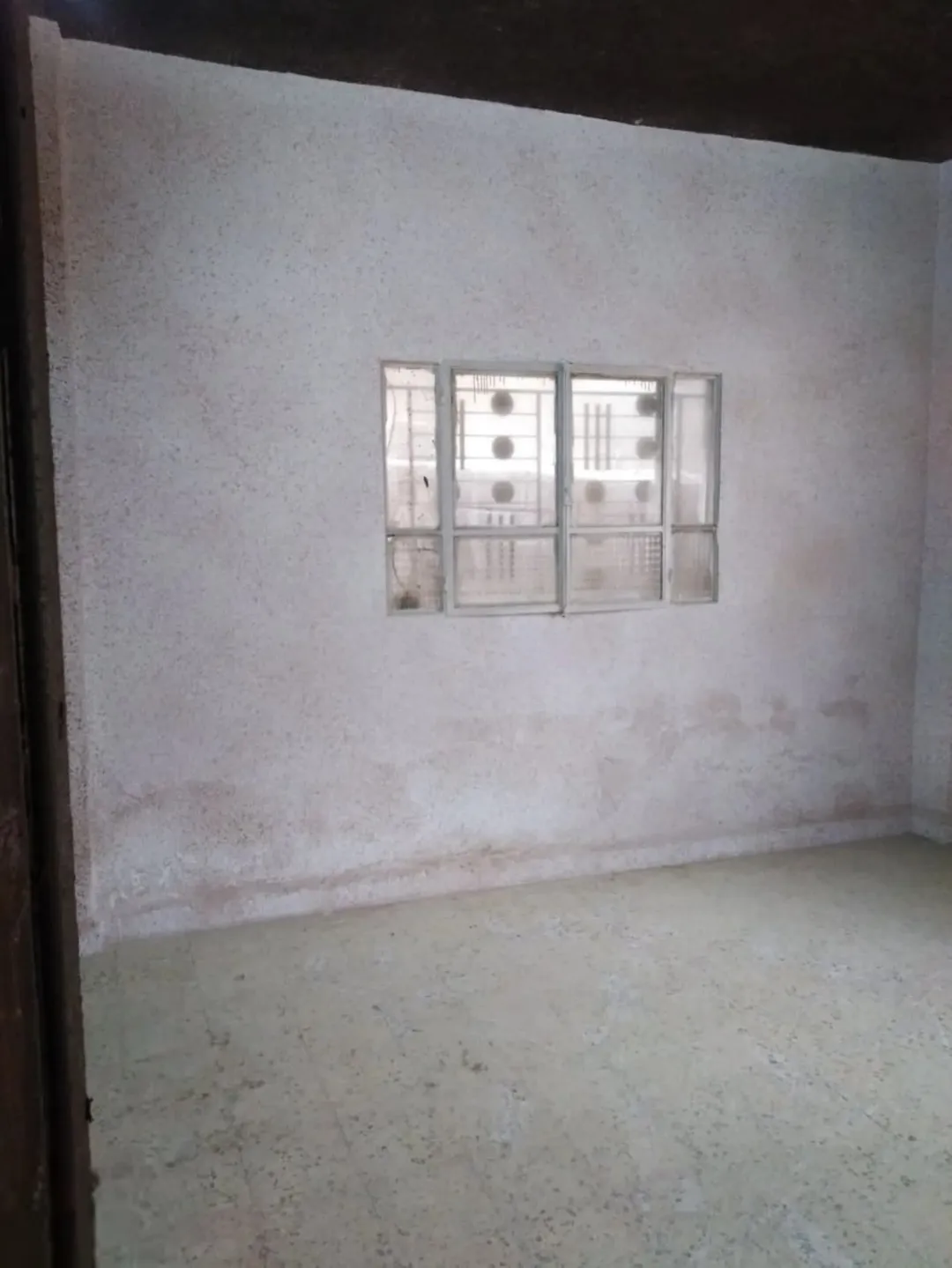عمارة سكنية للبيع في الغويرية – الزرقاء
