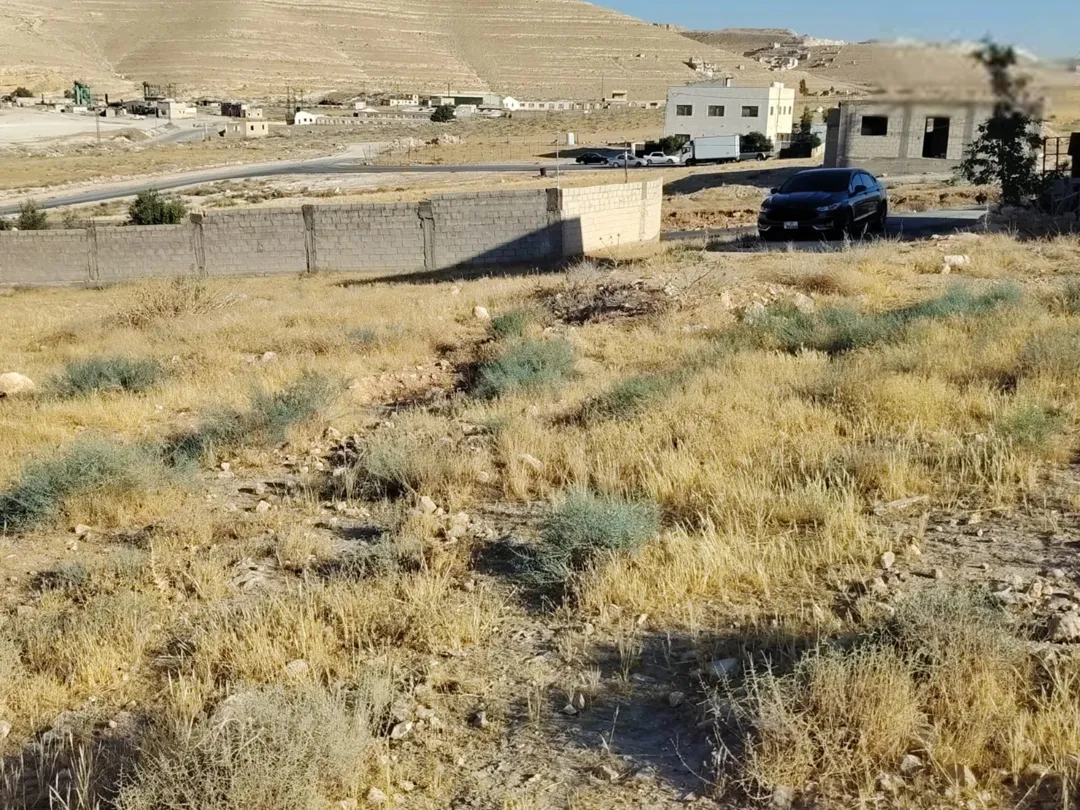 أرض سكنية للبيع في شارع الحزام – المغيرات