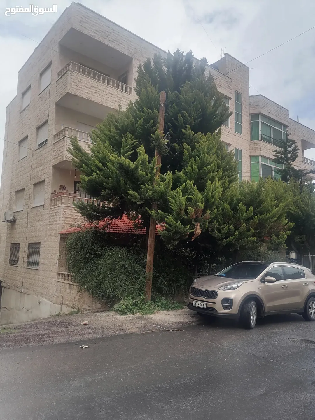 شقة أرضية للبيع في الجاردنز – عمان بمساحة 175 متر مع حدائق واسعة