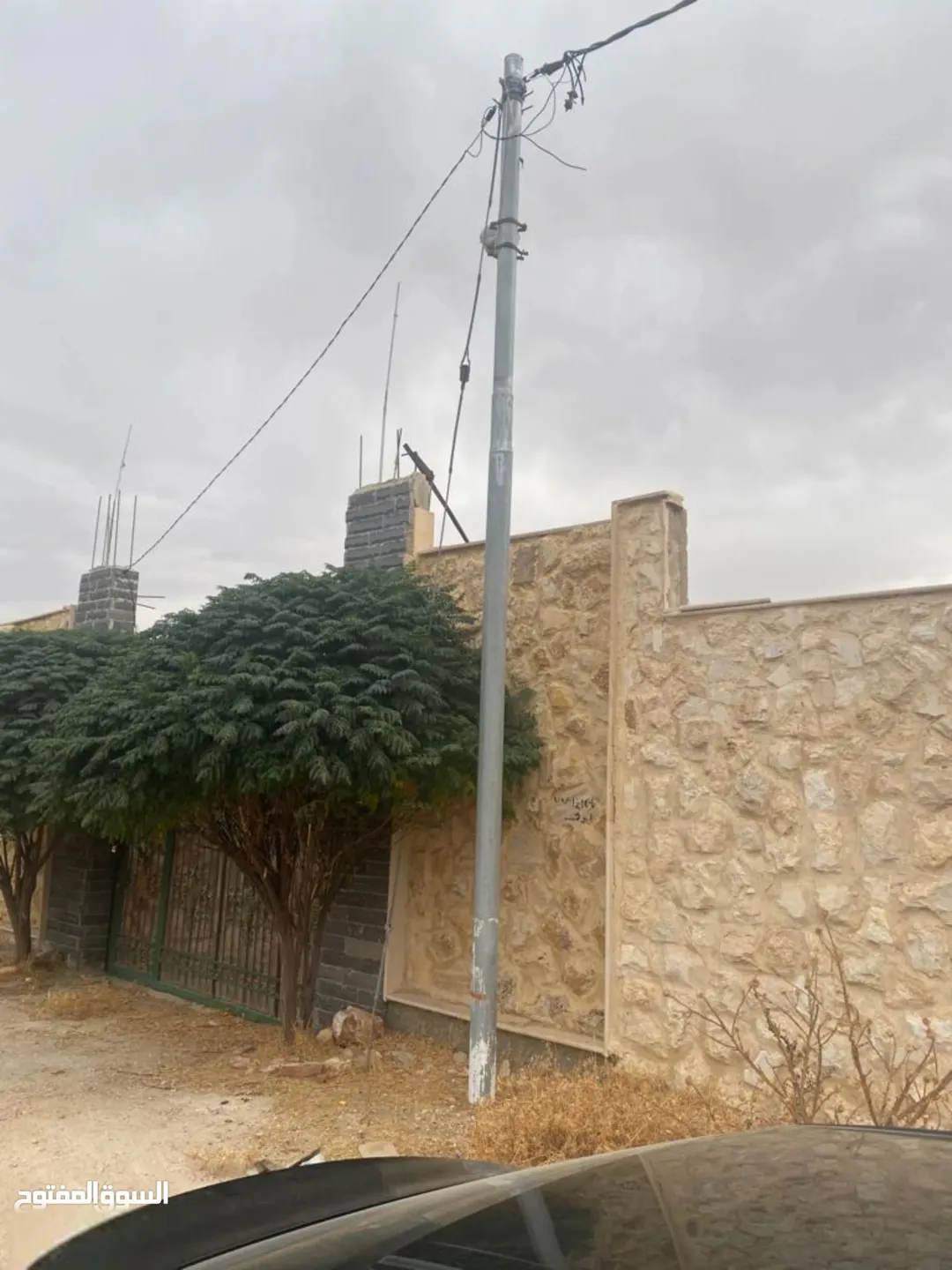 على البدل قفقفا 13 دنم منطقة مزارع وشاليهات وطبيعة خلابة مسيجة جدار حجر