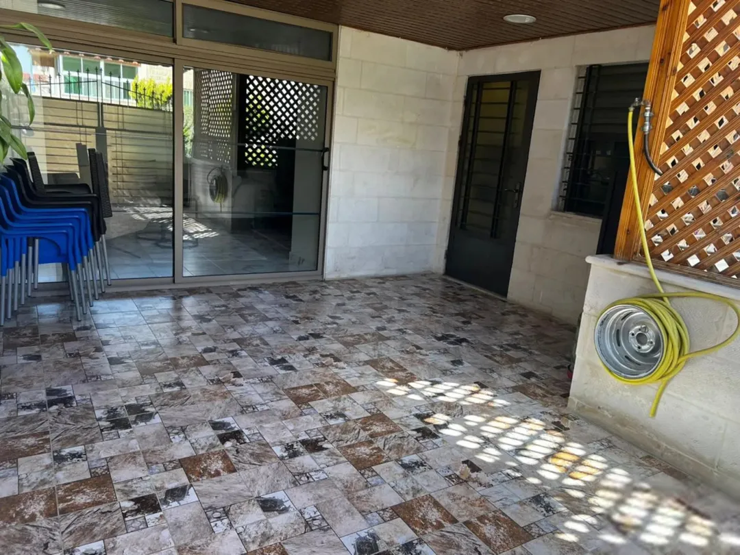 شقة فاخرة في عمارة حديثة بمدخل خاص للبيع