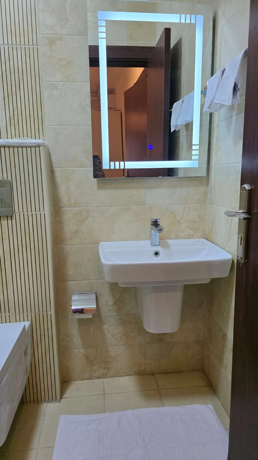 2254ae4e91_03_cleaned شقة للايجار مفروشة في الصويفية – عمان الاردن | ID 715436
