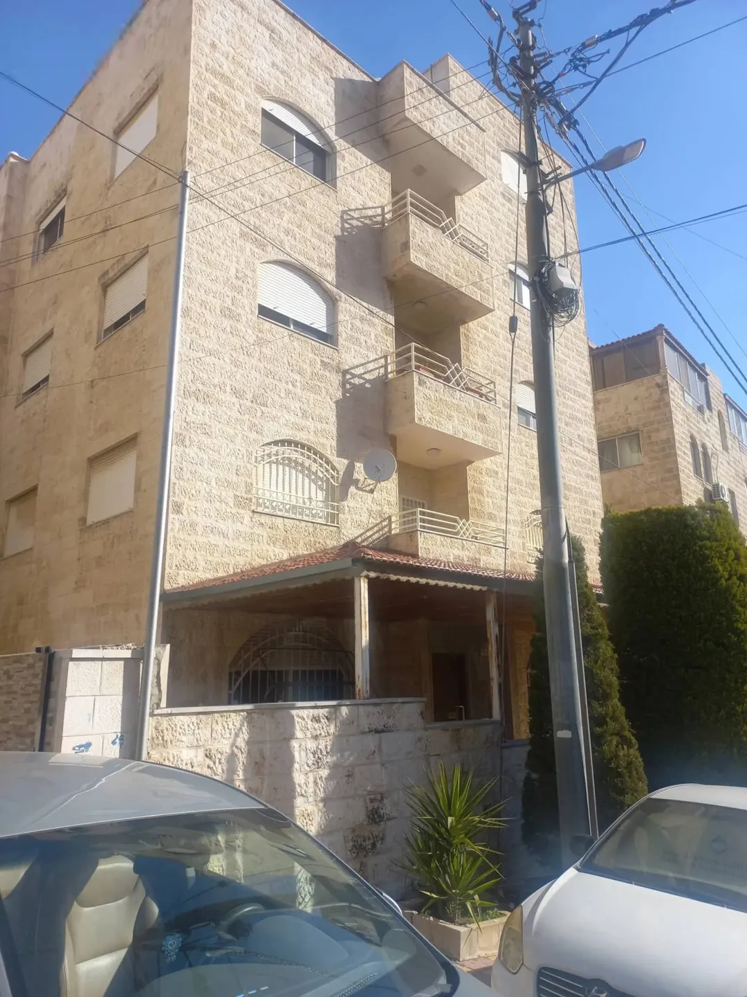 عمارة سكنية فاخرة للبيع في أم السماق