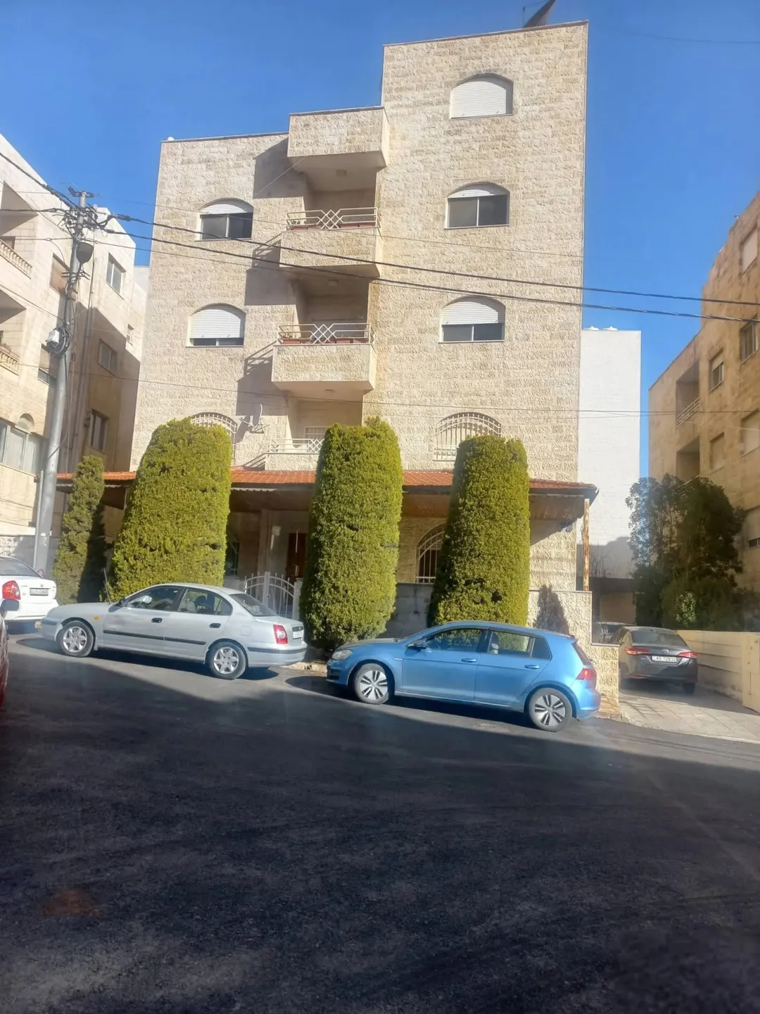 عمارة سكنية فاخرة للبيع في أم السماق