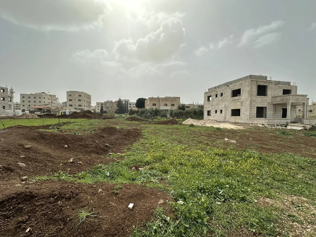 قطعة أرض مميزة بمساحة 630 مترًا مربعًا للبيع في قلب حي السنبلة الشرقي