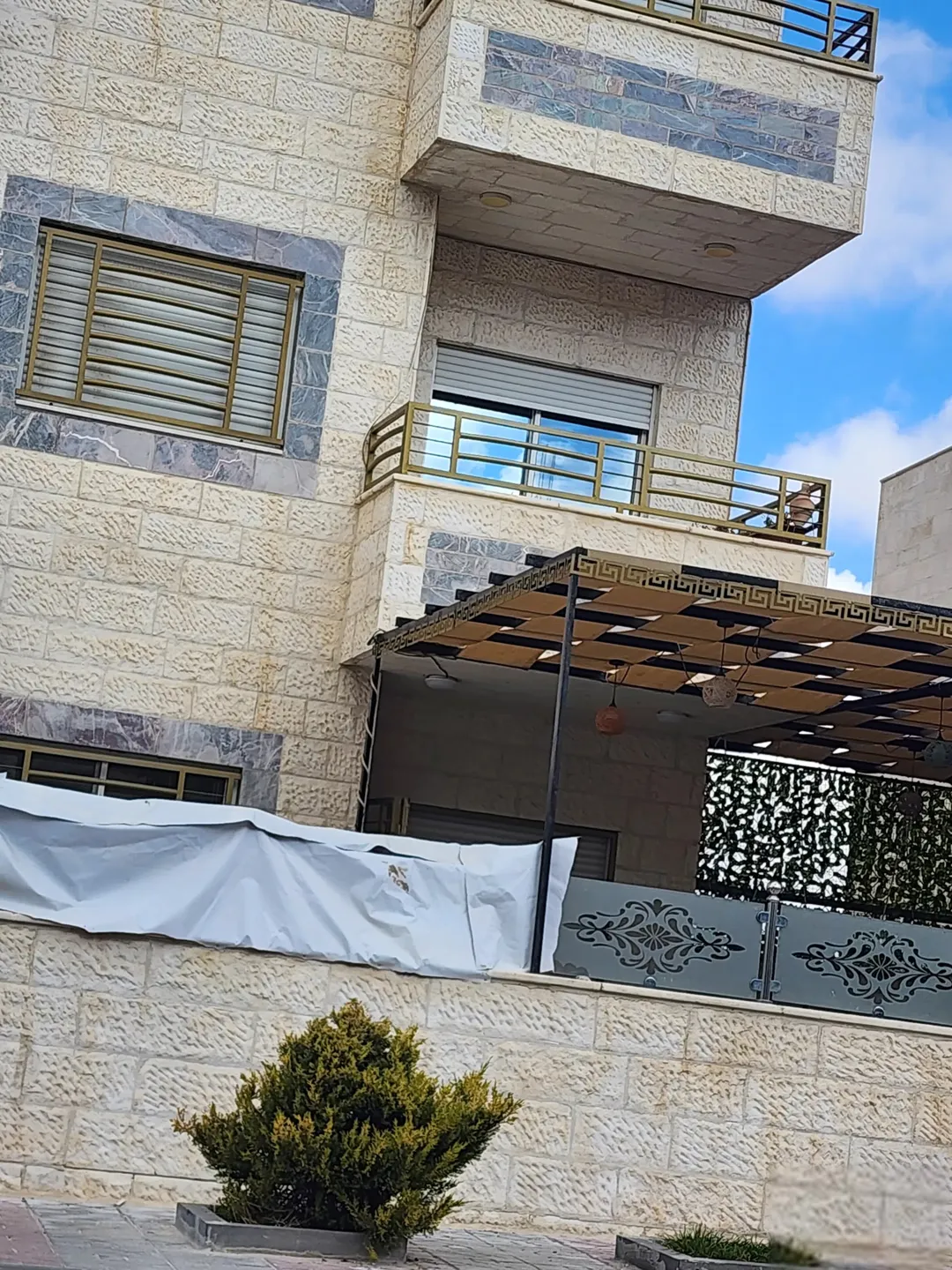 شقة رائعة بإطلالة ساحرة في أبو علندا – حوض الفخيت